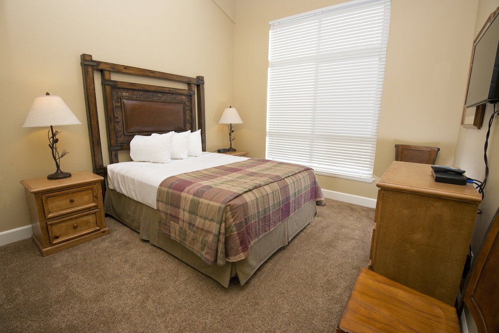 Club Room, 1 Bedroom (Mountain)