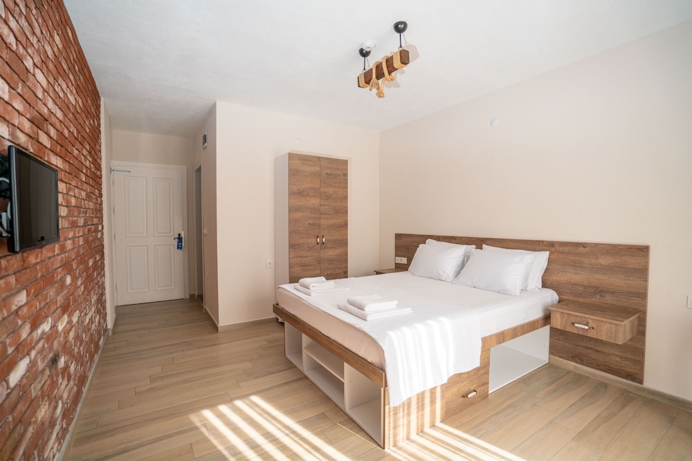 Standard Double Room - Photo 6