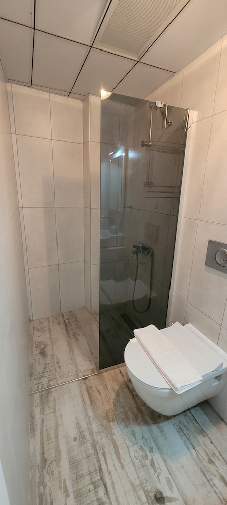 Deluxe Triple Room, City View photo 2