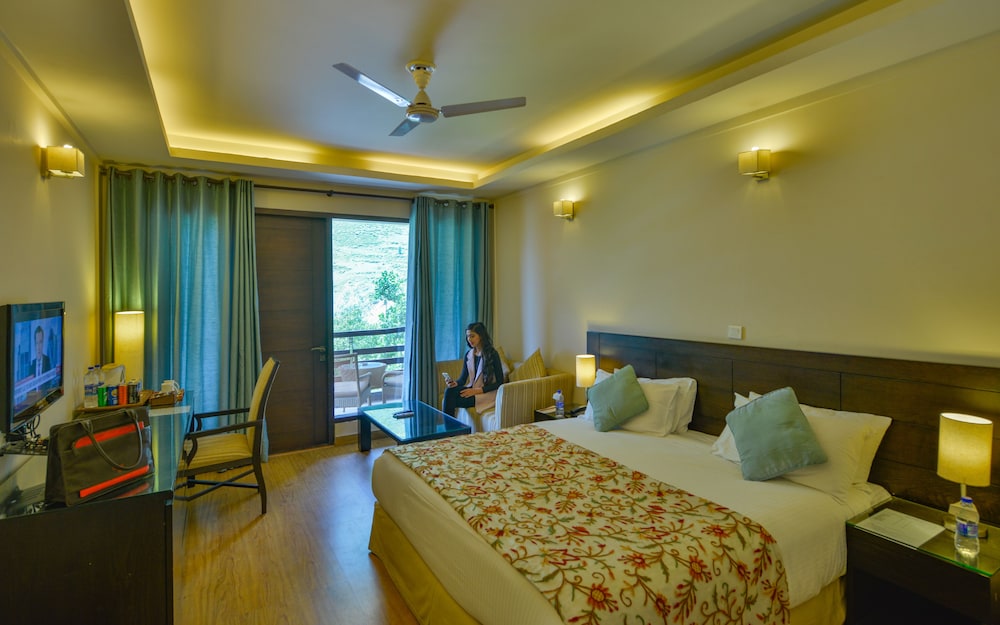 Deluxe Room with Balcony -Mountain View photo 1