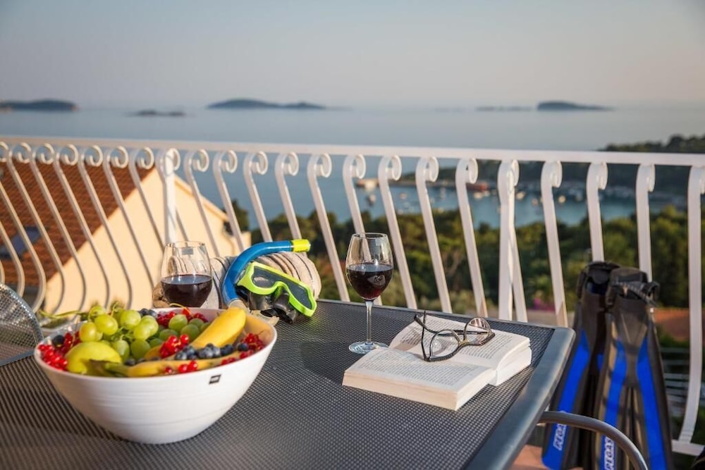 Luxury Apartment, Balcony, Sea View