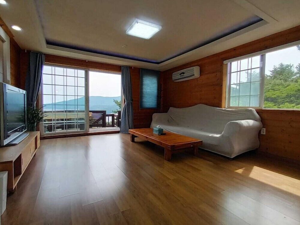 Room (Bellflower) - Photo 7