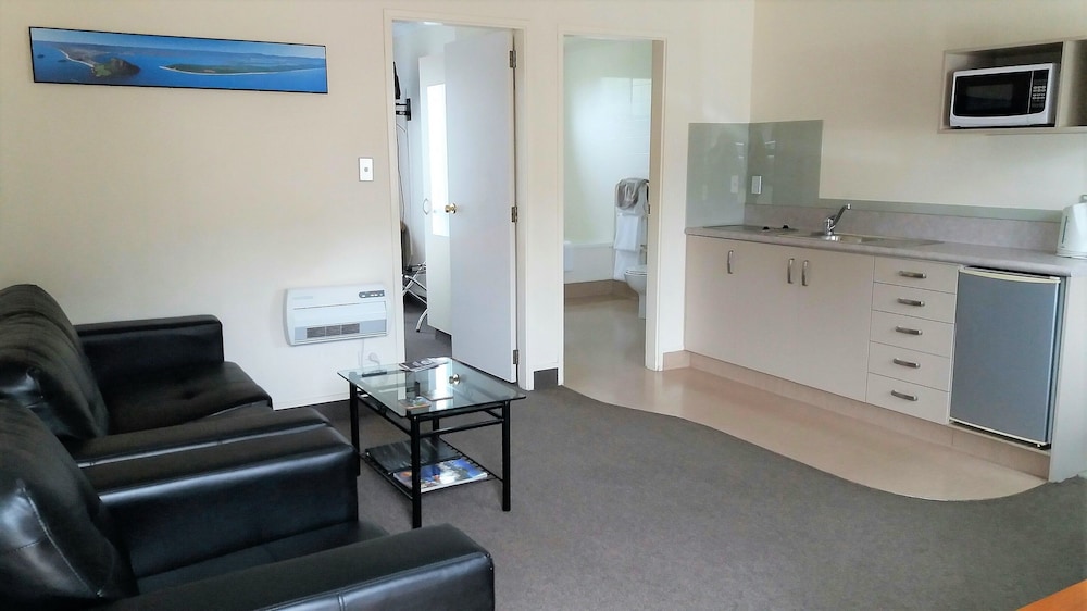Suite, 2 Bedrooms, Kitchenette photo 3