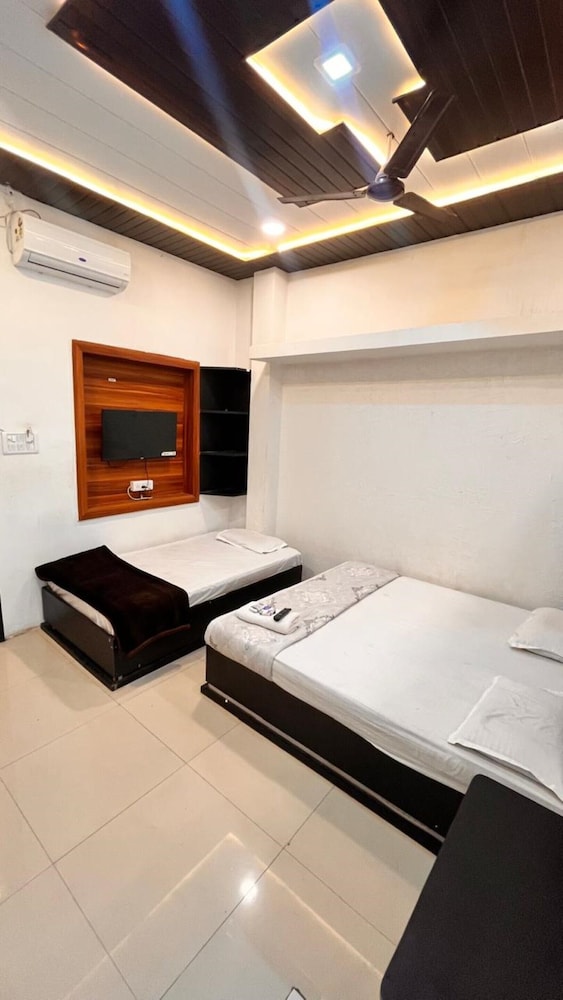 Deluxe Triple Room, City View