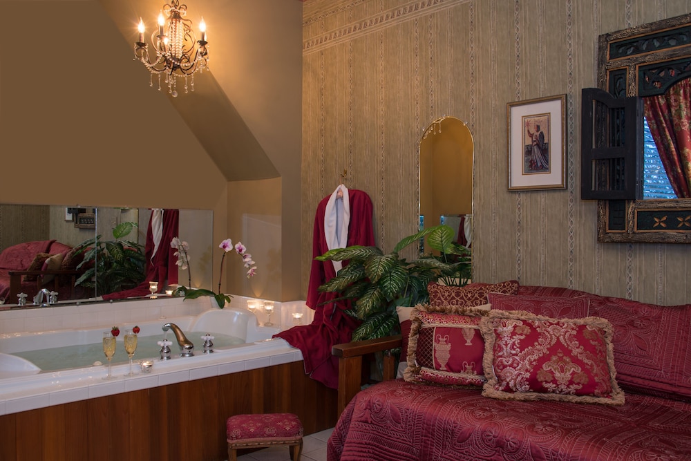 Honeymoon Double Room, 1 King Bed with Sofa bed, Fireplace, Garden View photo 2