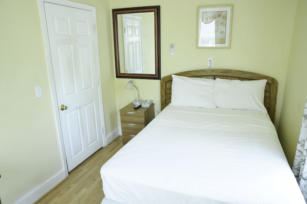 Basic Single Room, Shared Bathroom (Liberty) photo 1