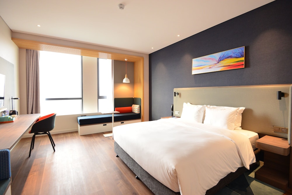 Standard Room, 1 King Bed, City View - Photo 1