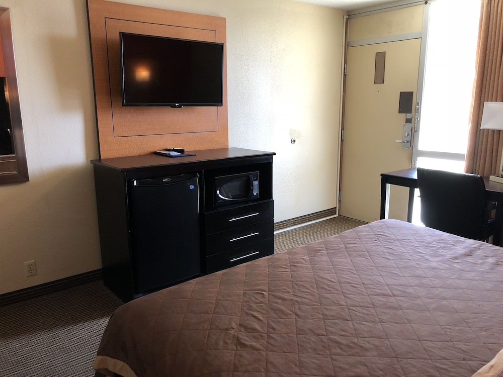 Room, 1 King Bed, Accessible, Non Smoking - Photo 3