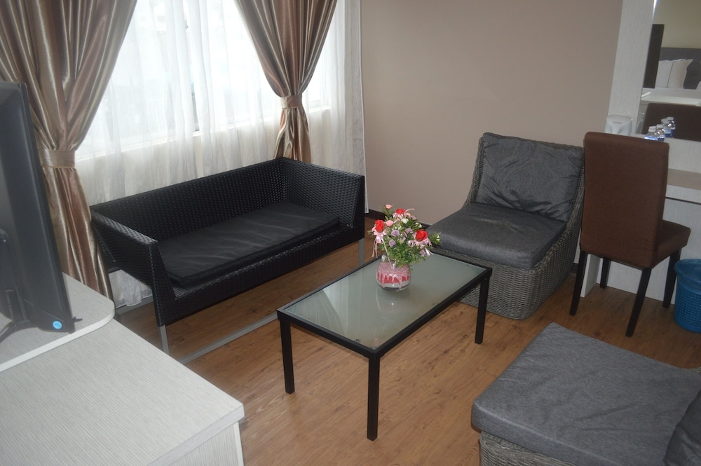 Family Room 2 photo 3