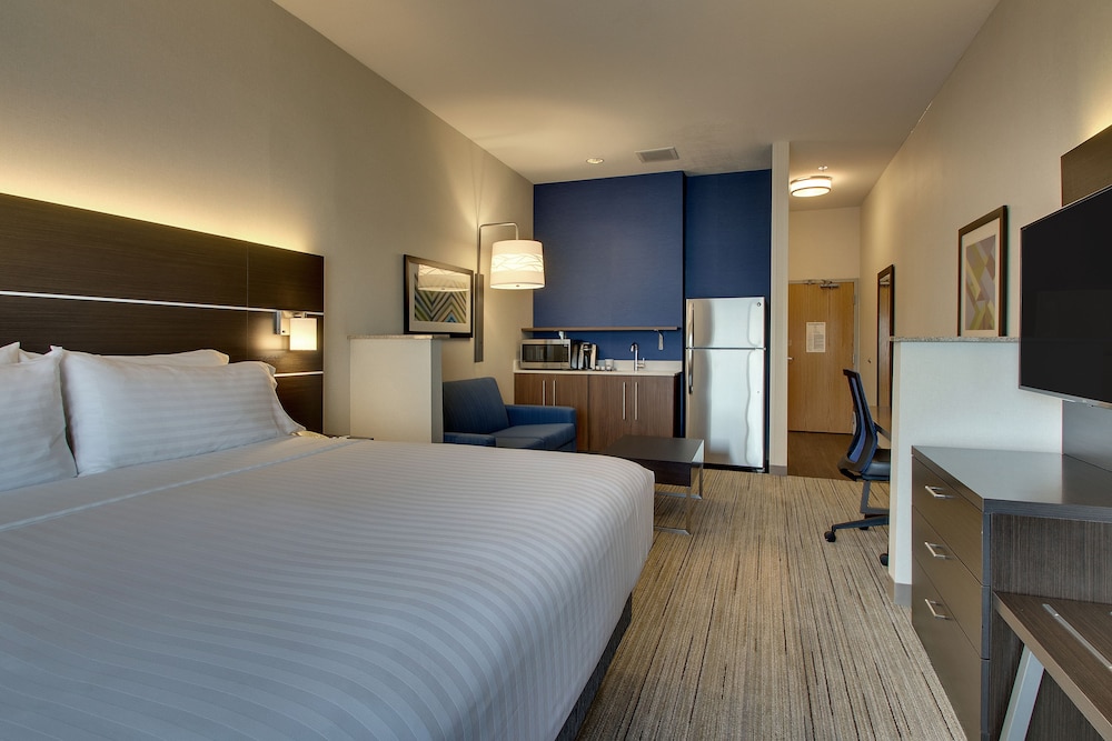 Standard Room, 1 King Bed with Sofa bed photo 3