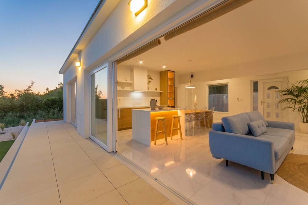 Villa photo 1