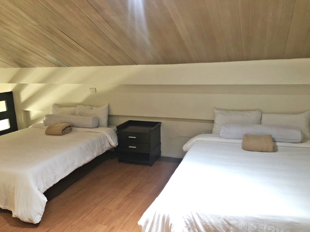 Quadruple Sharing with Loft photo 2