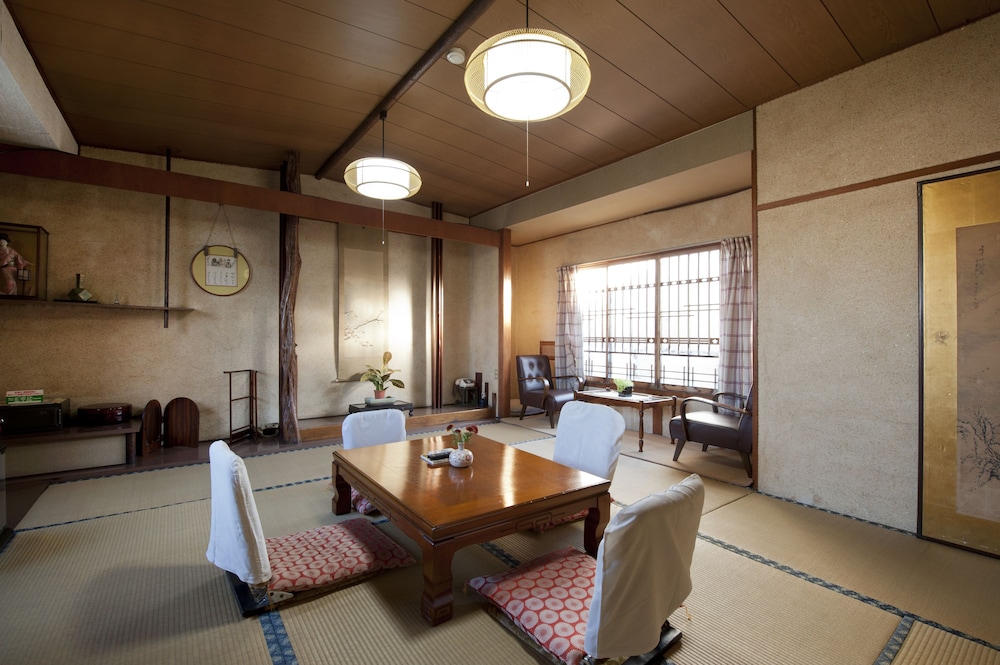 Japanese Style Room, 20sqm (With Toilet), Non Smoking, Max. 4 Futon photo 2