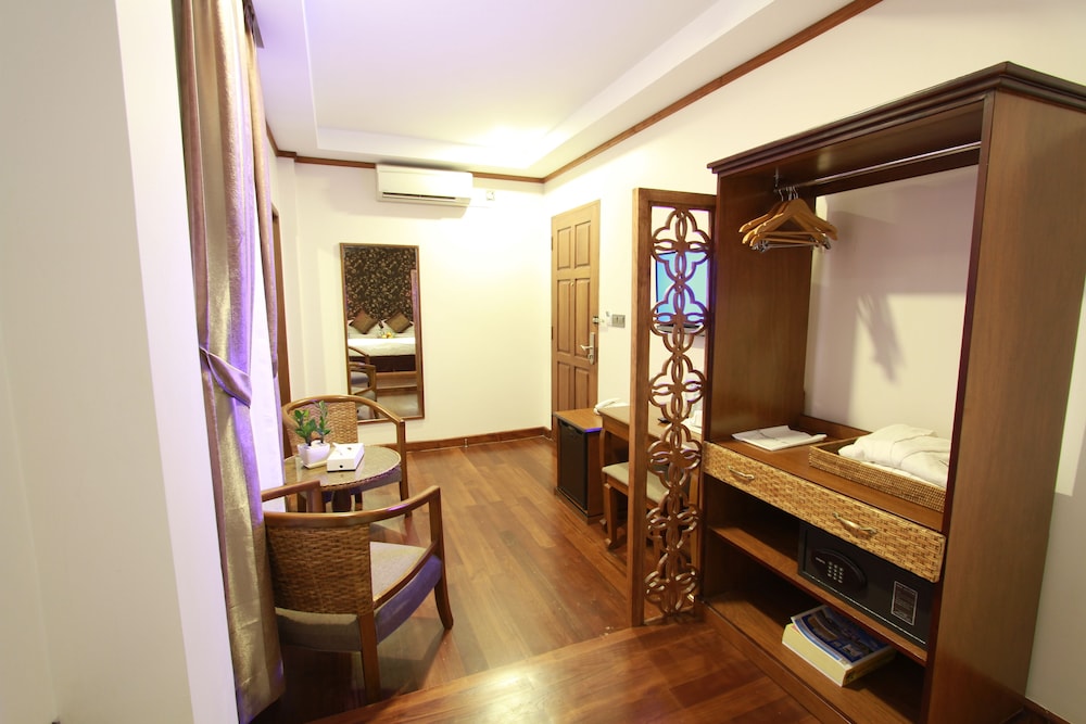 Junior Double or Twin Room photo 3