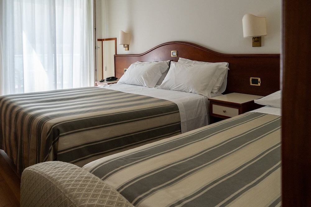 Superior Triple Room photo 2
