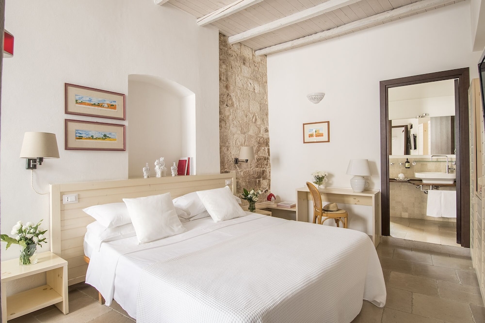Standard Double or Twin Room - Photo 1