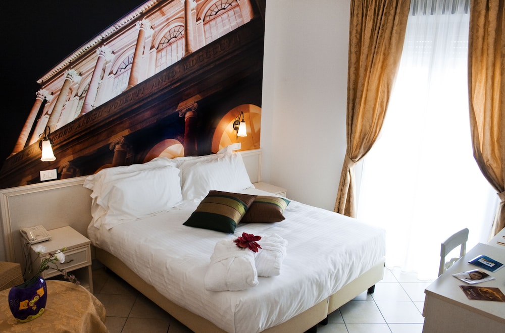 Double Or Twin Room (1 Hour Jacuzzi Included) - Photo 3