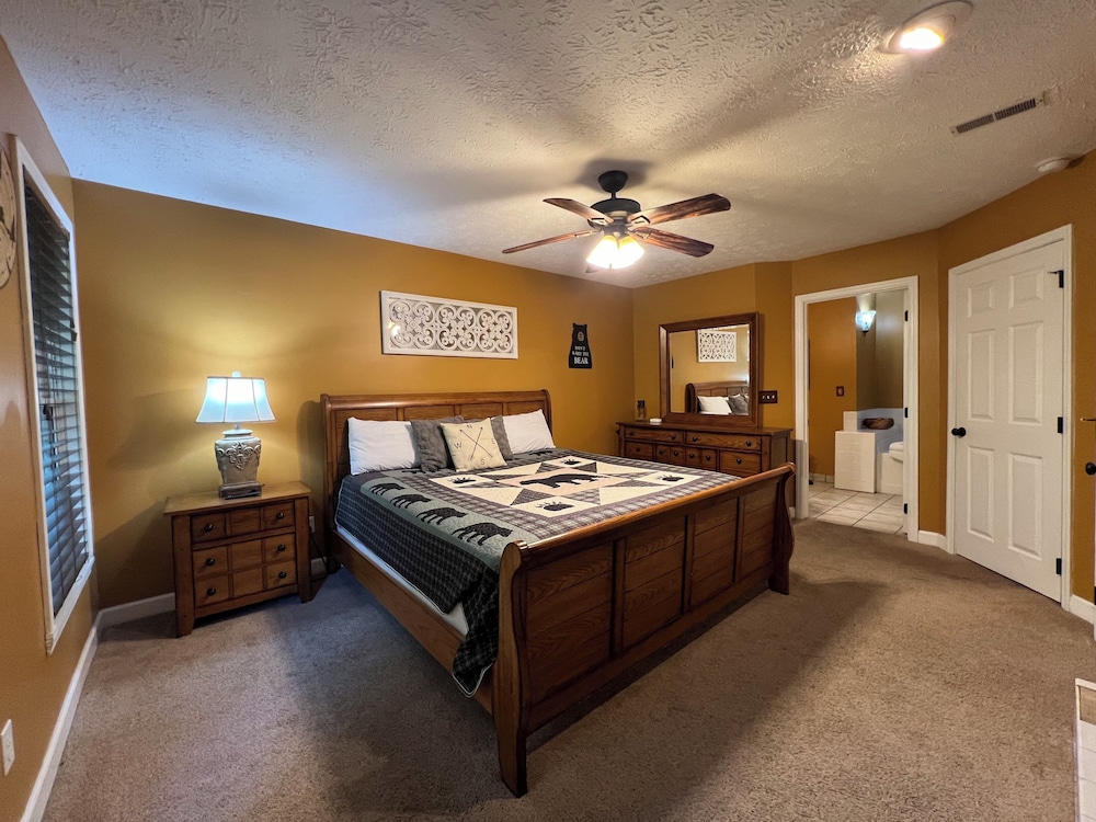 Cabin, Multiple Beds, Hot Tub, Mountain View (Cubs Creek)