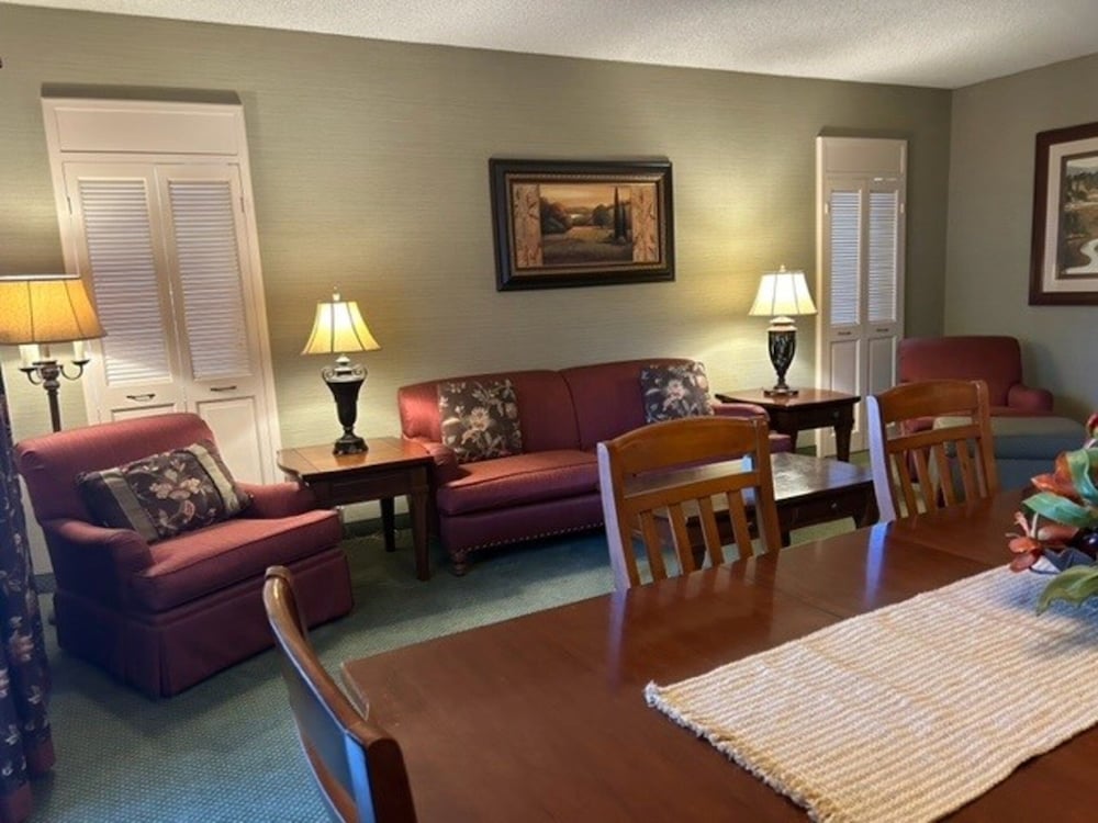 Suite, 1 Bedroom - Photo 4