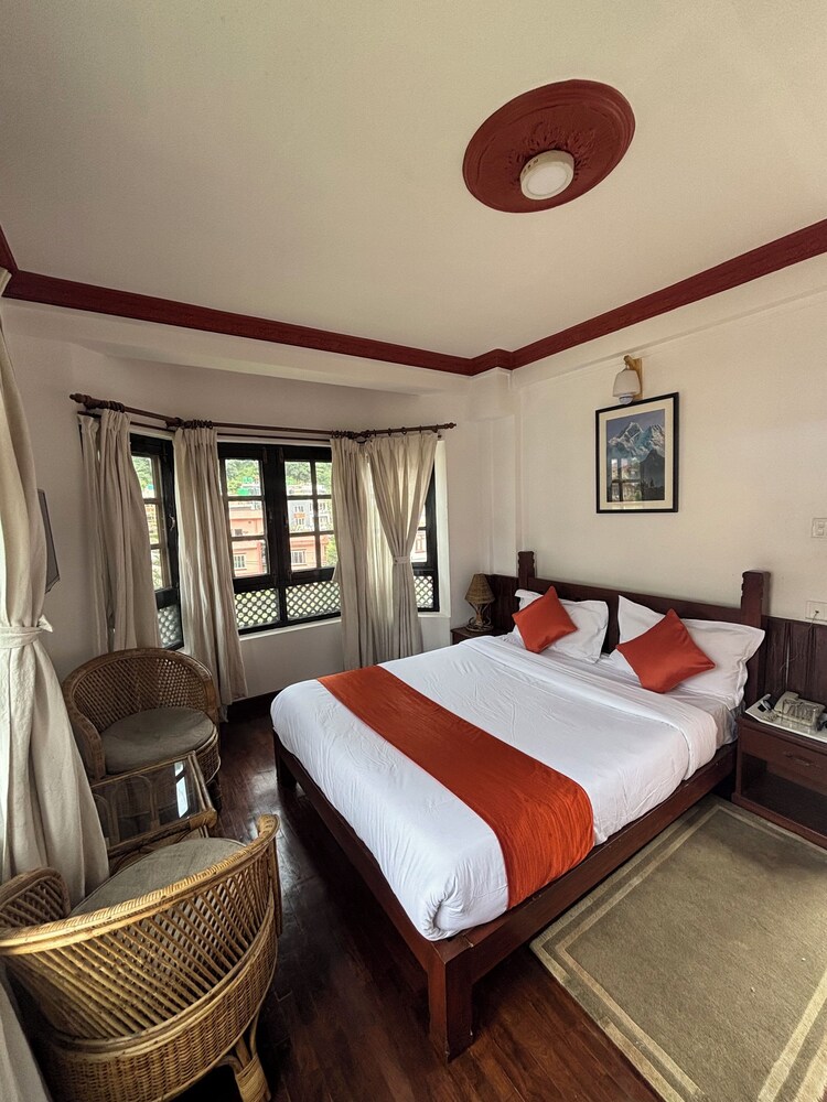 Deluxe Double Room, 1 King Bed, Hill View