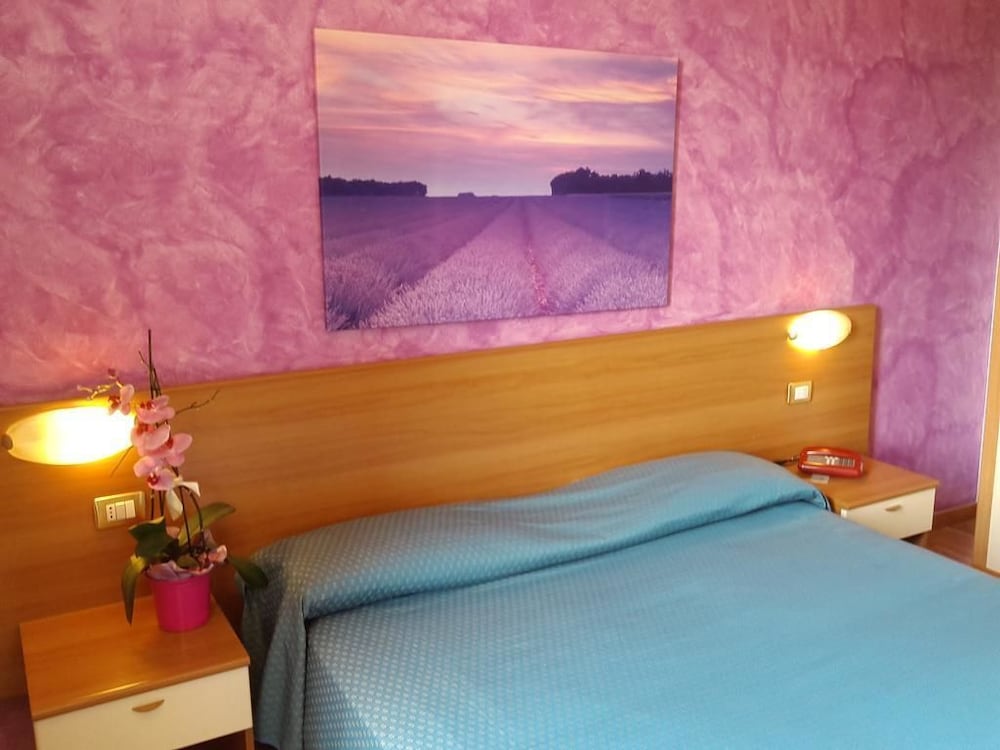 Double or Twin Room - Photo 10