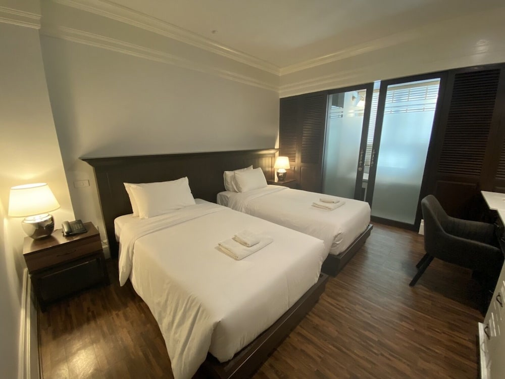 Standard Double or Twin Room - Photo 8