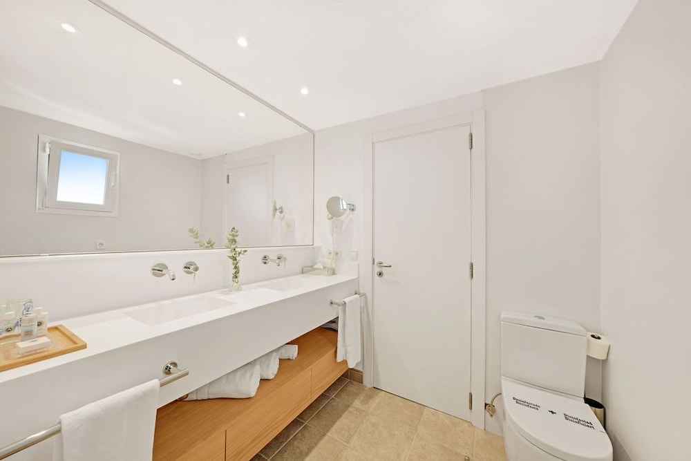 Junior Suite, Terrace thumbnail 6