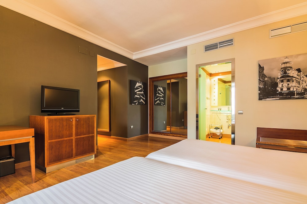 Standard Room, 2 Twin Beds photo 3
