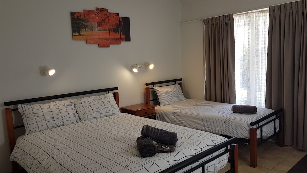Standard Twin Room, Multiple Beds photo 2