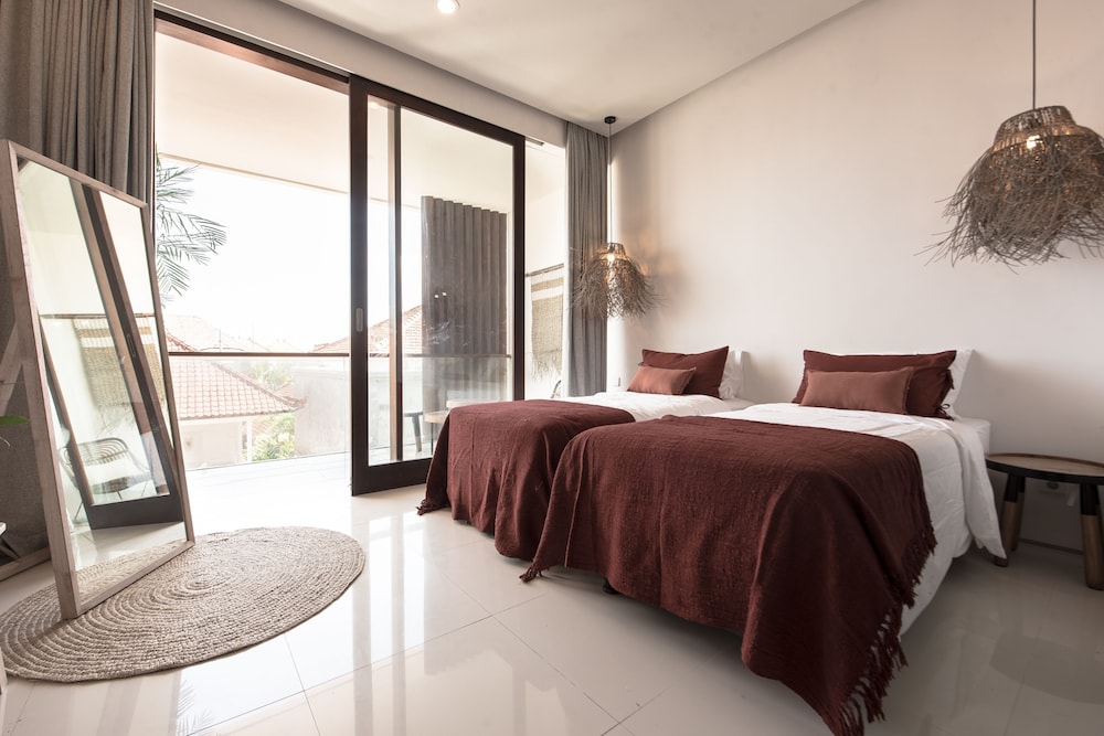 Suite, 2 Bedrooms - Photo 22