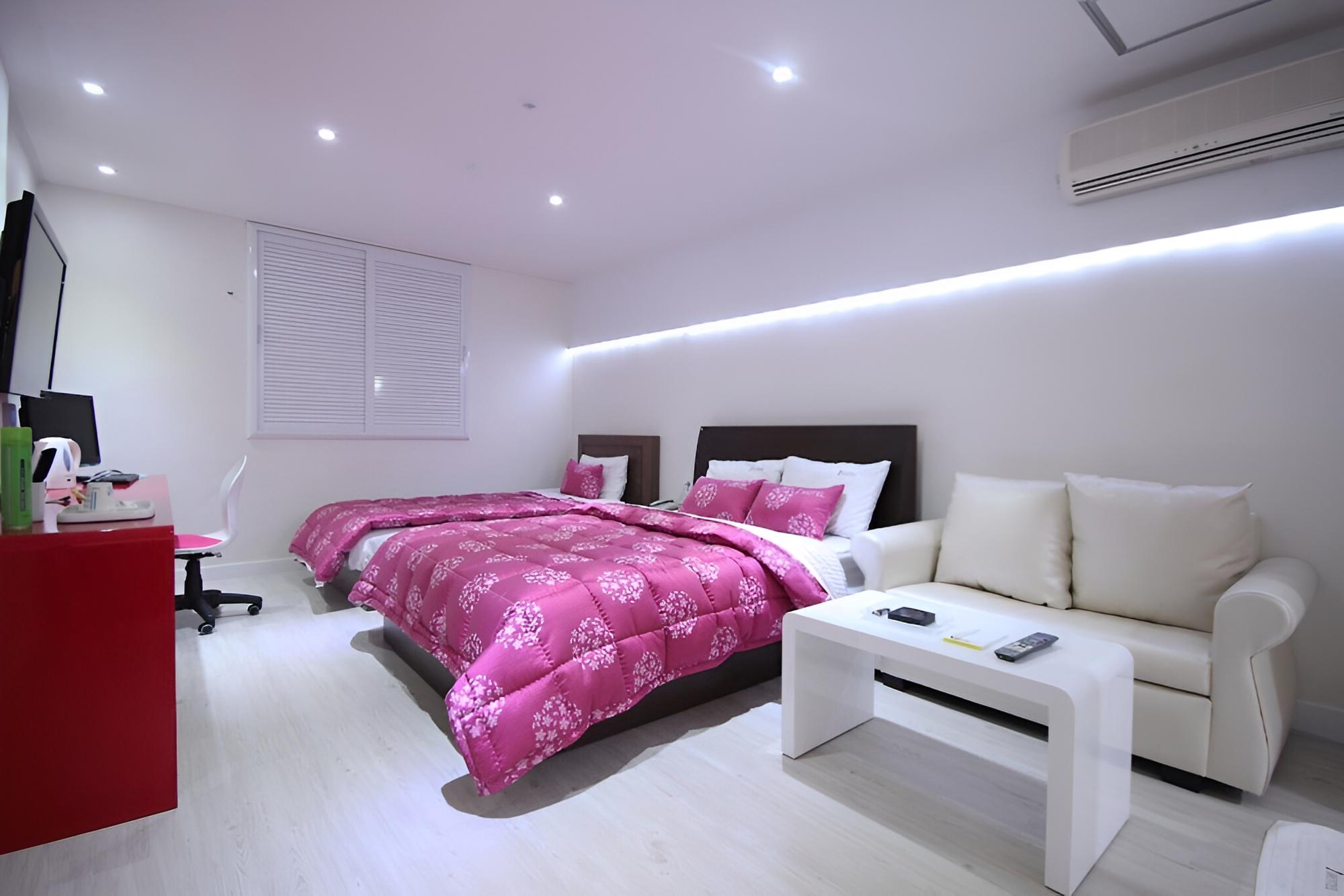 Room (Twin) photo 1
