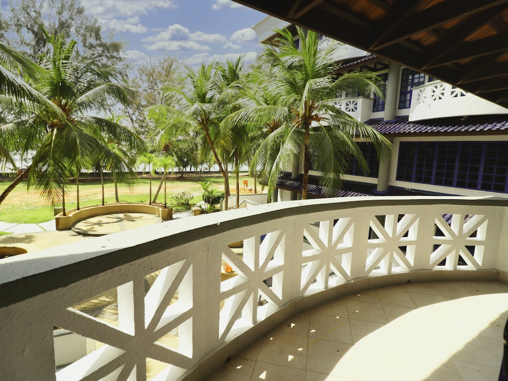 2 Bedroom Beach View Unit With Balcony ( 1 Queen bed & 1 single bed ) - Photo 5