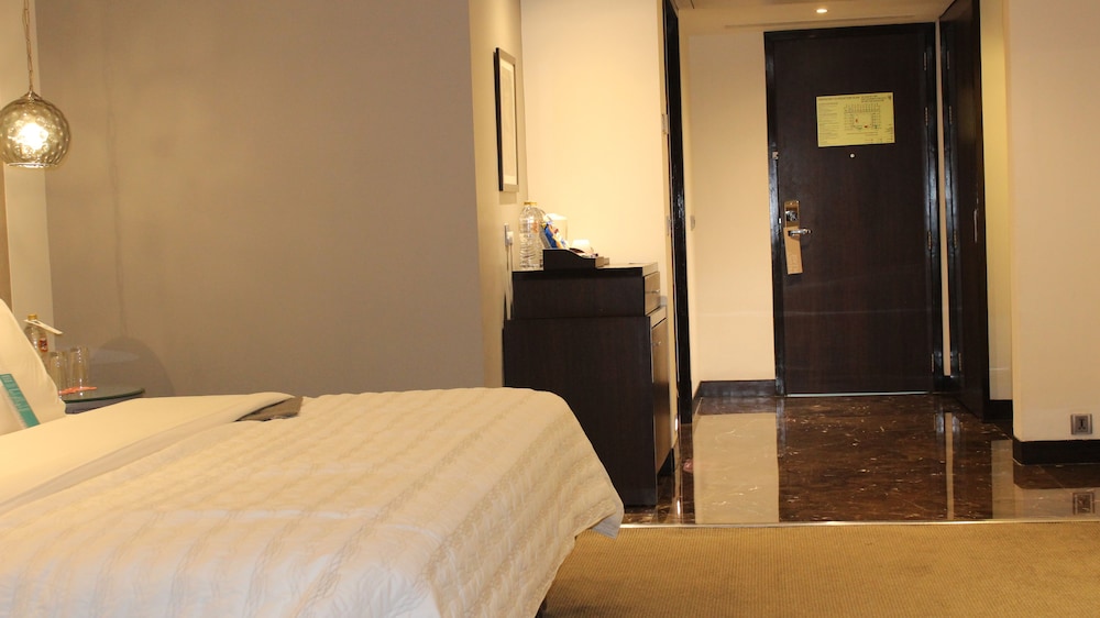 Deluxe Room, 1 King Bed, City View - Photo 6