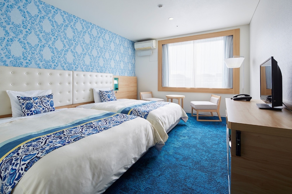 [6pm Check-In, 11 Am Check-Out] Deluxe State Twin For 2 People *Courtyard Side*