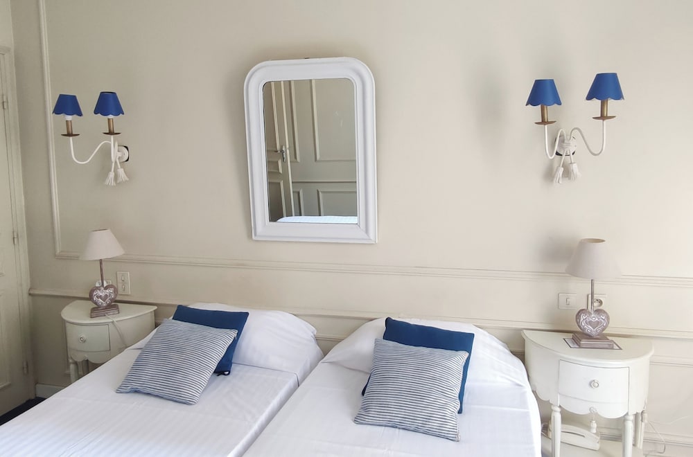 Classic Twin Room, City View photo 3