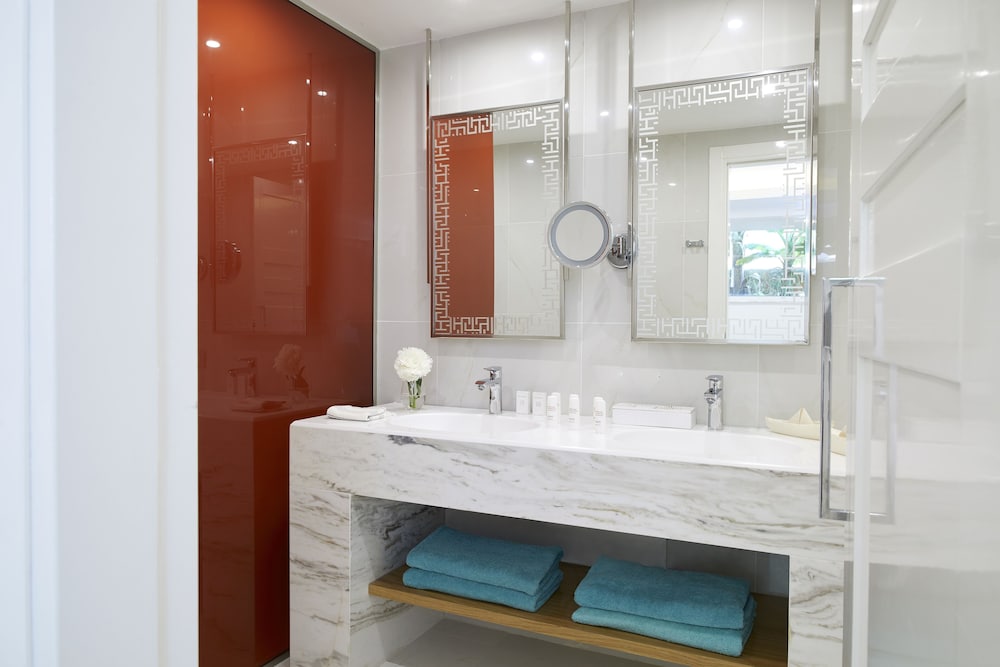 Two Bedroom Villa with Grand Terrace - Photo 5