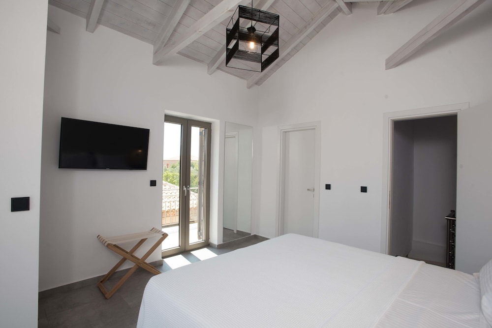 Comfort Duplex, 1 Queen Bed with Sofa bed, Non Smoking photo 2