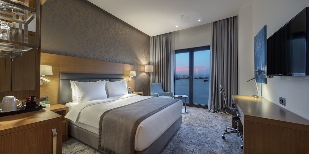 Standard Room, 1 Queen Bed, Non Smoking, Sea View