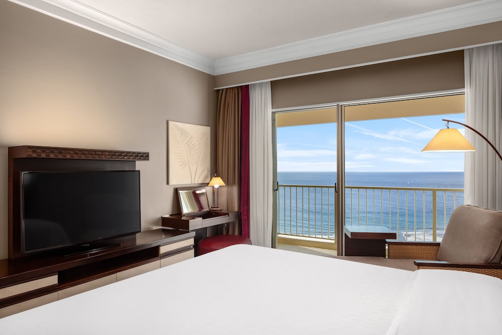 Ocean Front Corner Suite (Club Lounge Access) - Photo 7