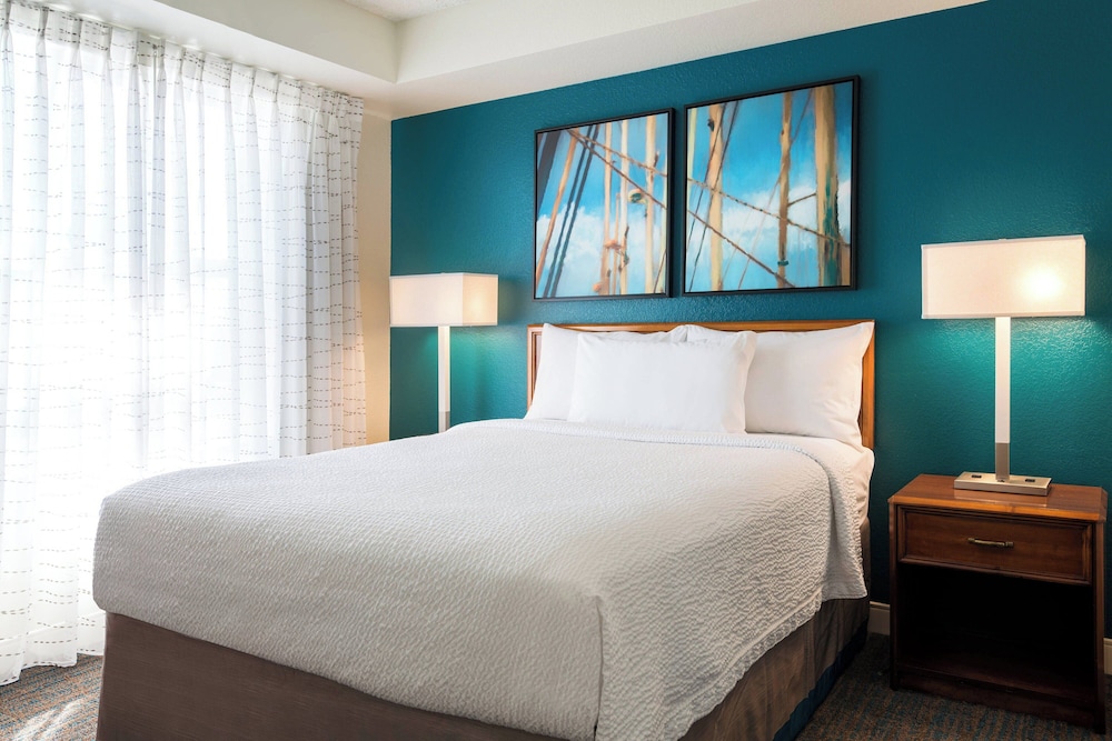 Suite, 2 Double Beds (Mobility/Hearing Access, Roll-In Shwr)