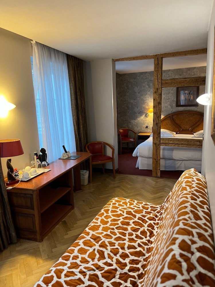 Superior Double Room, Bathtub photo 3