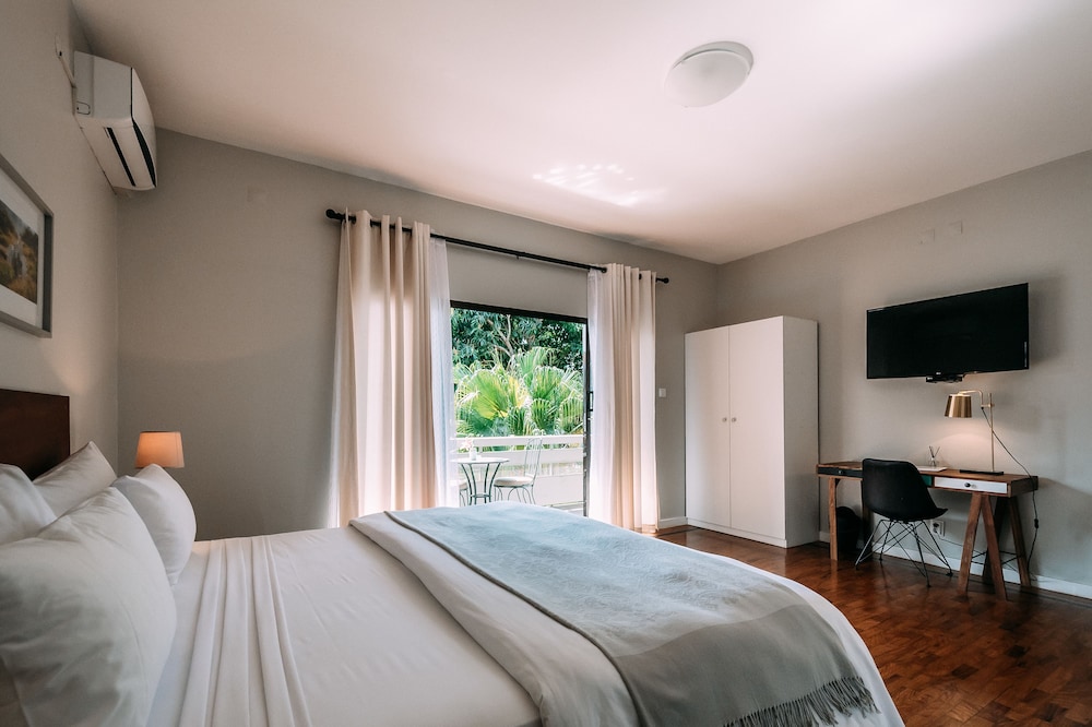 Suite, 1 King Bed photo 3