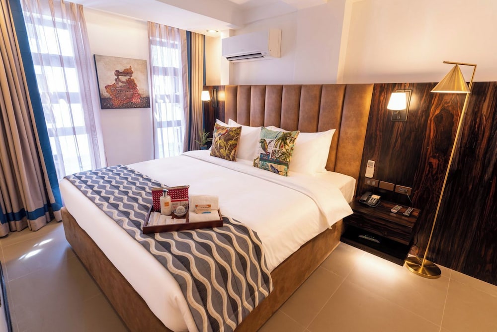 Luxury Room, 1 King Bed photo 1