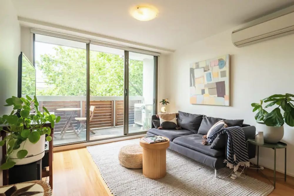 Basic Apartment, 1 King Bed