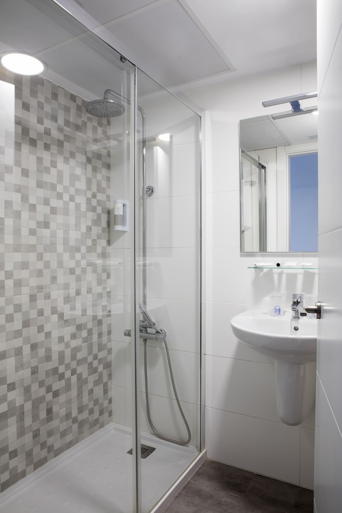 Double Room - Photo 6