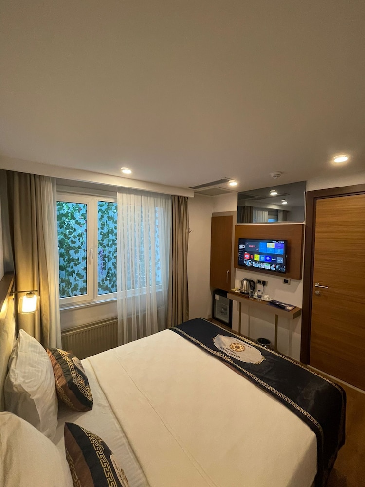 Economy Double Room (Shuttle Service With Fee) photo 3