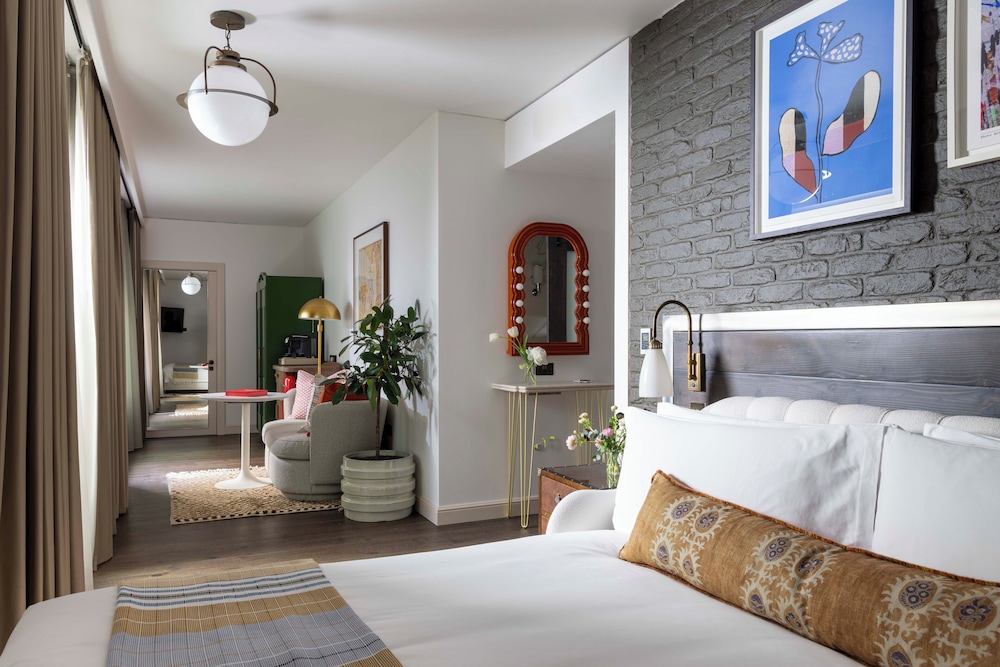 Junior Suite, Multiple Beds