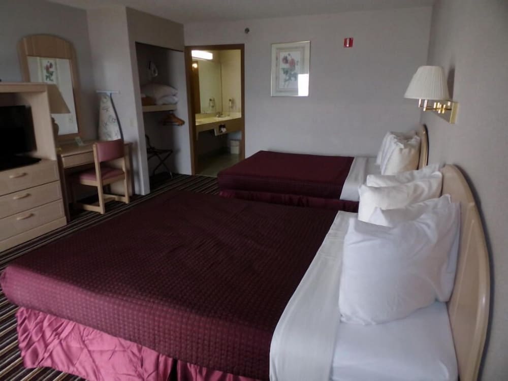 Deluxe Room, 2 Queen Beds, Patio Or Balcony, Lakeside photo 2