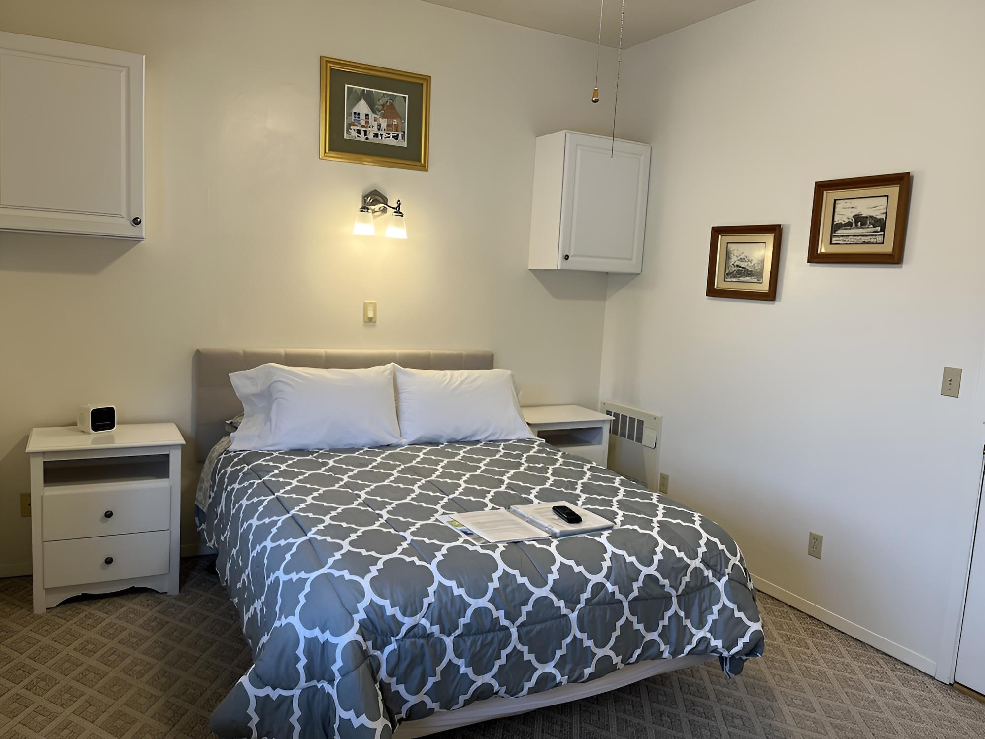 Standard Suite, 1 Queen Bed with Sofa bed, Non Smoking (Upstairs Queen,Sitting Rm,Foldout Twn) photo 1