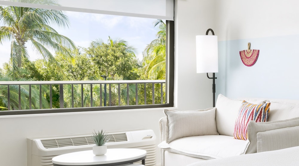 Garden View Room, 1 King Bed, Accessible - Newly Renovated photo 2